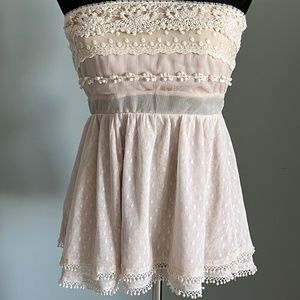 Imaginary Voyage Cream Strapless Lace/Crochet Belted Top M
